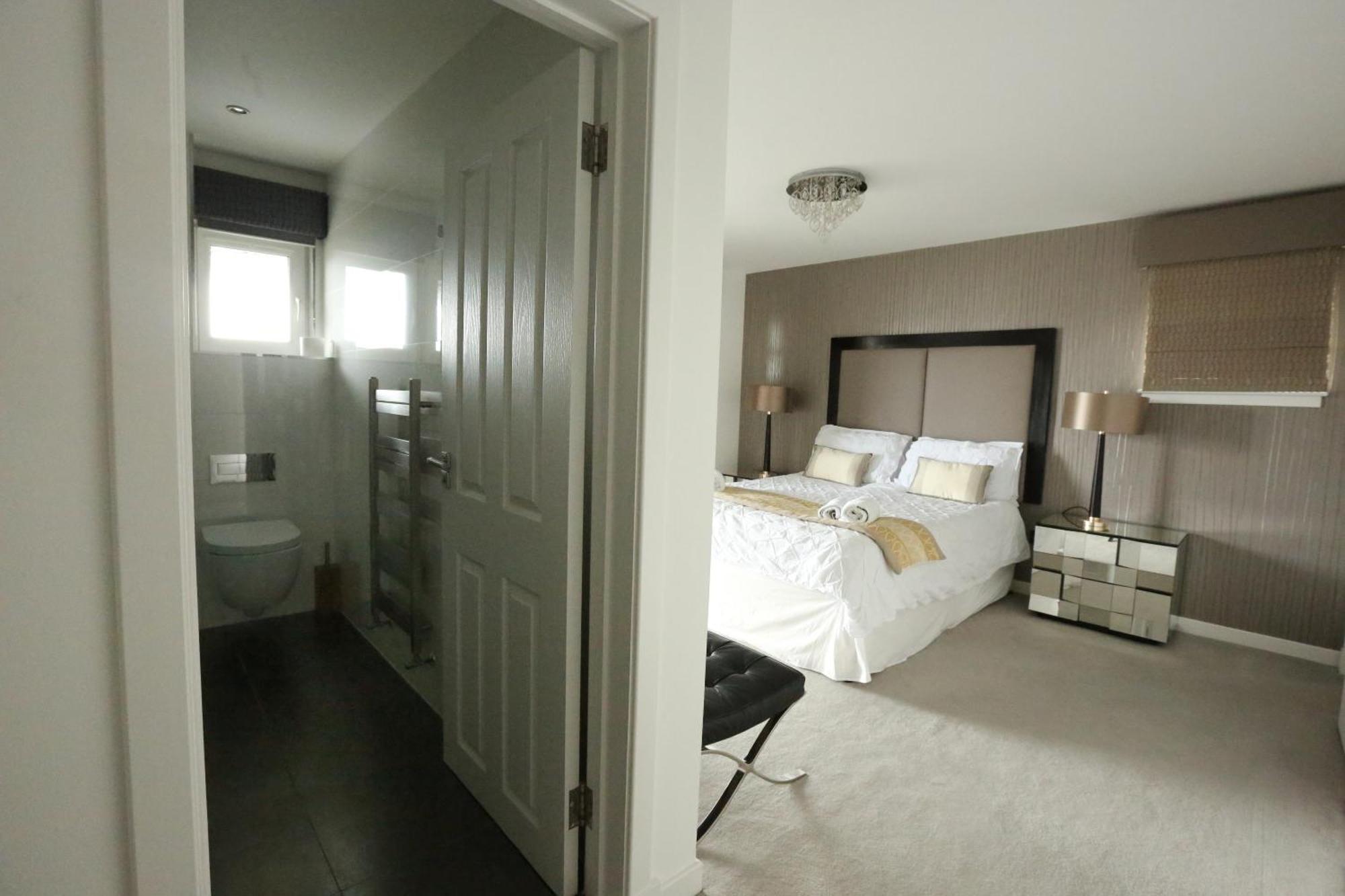 Viewpoint - Luxury 4 Bedroom With Elevated Views *